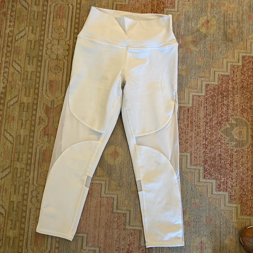 NWOT Alo white leggings
